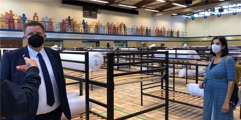 Gerücht: Wird die Seestadthalle doch nicht zur Flüchtlingsunterkunft? Betten statt Sportkurse - so sieht die Seestadthalle in Haltern derzeit aus. Hier wurde eine Unterkunft für Flüchtlinge eingerichtet.