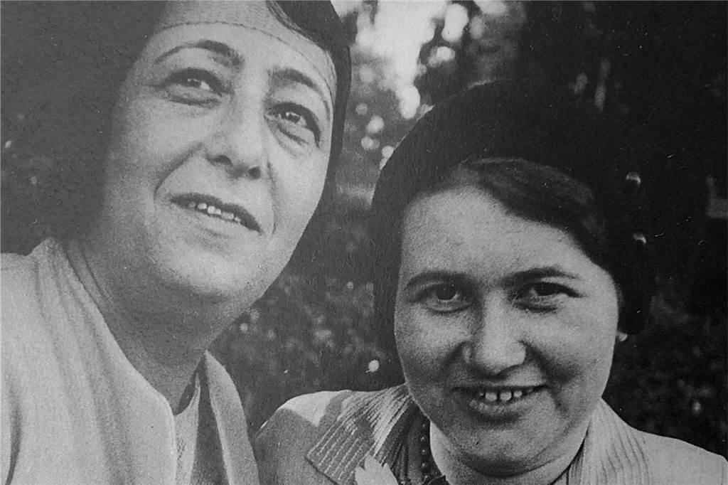 Die Dortmunderin, die eine der größten Kunstsammlungen der Moderne ermöglichte Betti Flechtheim (links) und ihre Nichte Rosi Hulisch (um 1931).