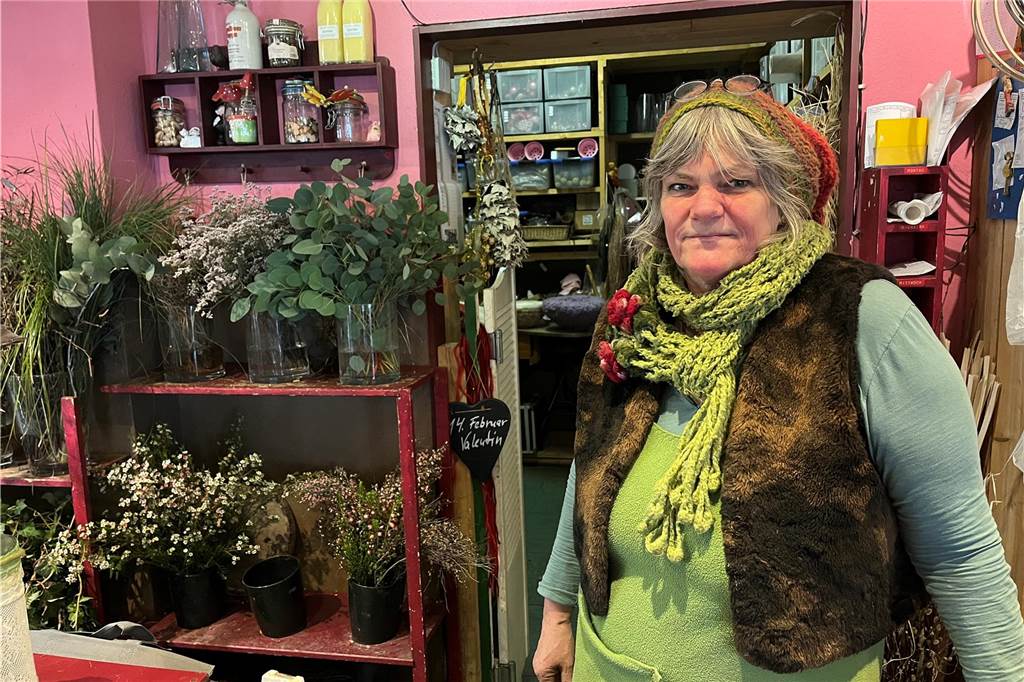 Radweg oder Parkplätze? Meinungen in Obercastrop gehen auseinander Bettina Mirow betreibt das Blumenatelier Mirow in Obercastrop.