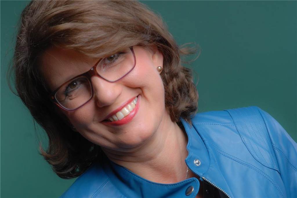 Schließung von Tagespflegen in Dortmund: Wer kümmert sich jetzt um Oma? Bettina Pietsch (54) kümmert sich um ihre Tante Christa (76) - was nun angesichts der geschlossenen Tagespflege deutlich anstrengender ist.