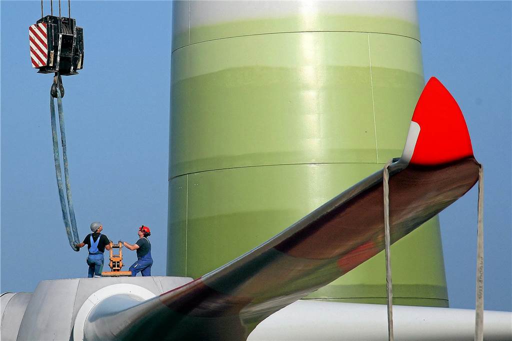 Politischer Rückenwind für neue Windkraftanlagen in Almsick und Hengeler Bevor die Rotoren an neuen Windkrafttürmen in Almsick und Hengeler montiert werden, ist noch ein aufwendiges Genehmigungsverfahren mit Öffentlichkeitsbeteiligung notwendig.