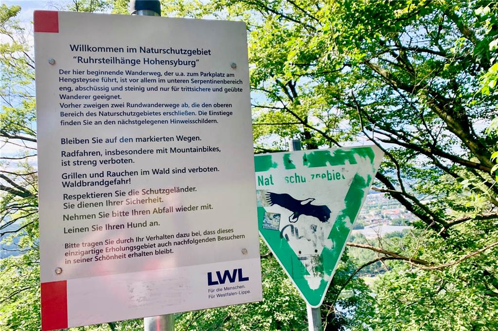 Bevor man die Ruhrsteilhänge betritt, sollte man sich die Info-Tafeln des LWL gut durchlesen.