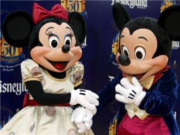 Bevor Mickey und Mini Mouse besucht werden, sollten Urlauber in den Impfausweis sehen. Denn in Disneyland und Disney California Adventure haben sich Mitarbeiter und Besucher mit Masern angesteckt. Foto: Armando Arorizo