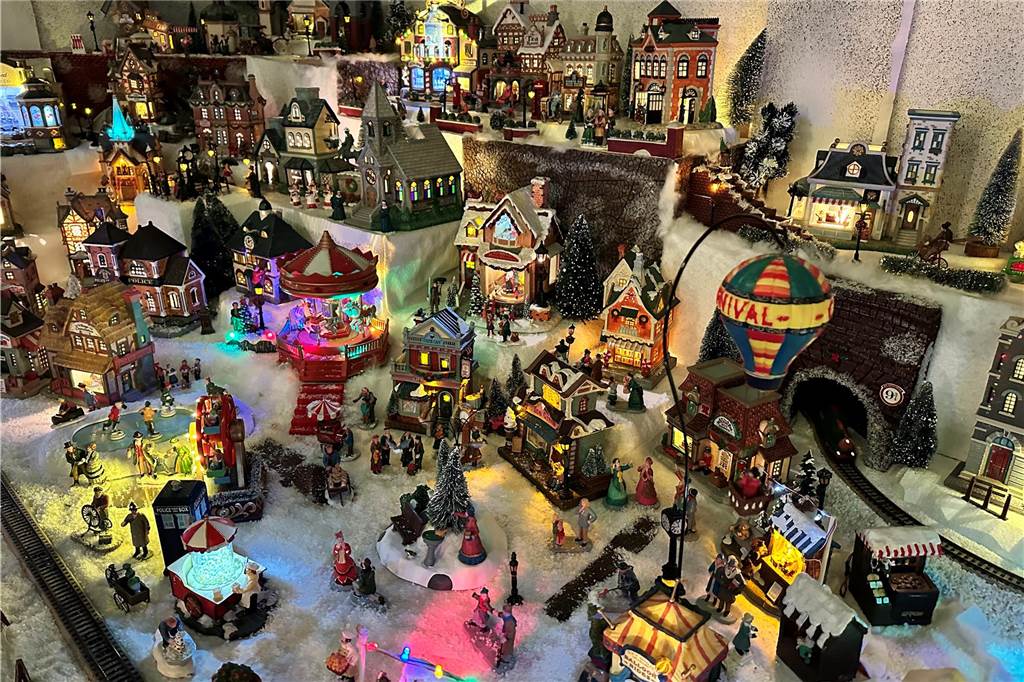 Weihnachtsverrücktes Ehepaar baut Miniaturwelt in altem Hühnerstall Bezaubernde Welten entstehen bei den Hartmanns im ehemaligen Hühnerstall.