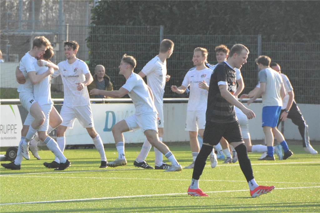 Bezirksliga 11, Viktoria Heiden - SV Lembeck 1:2 (0:1)