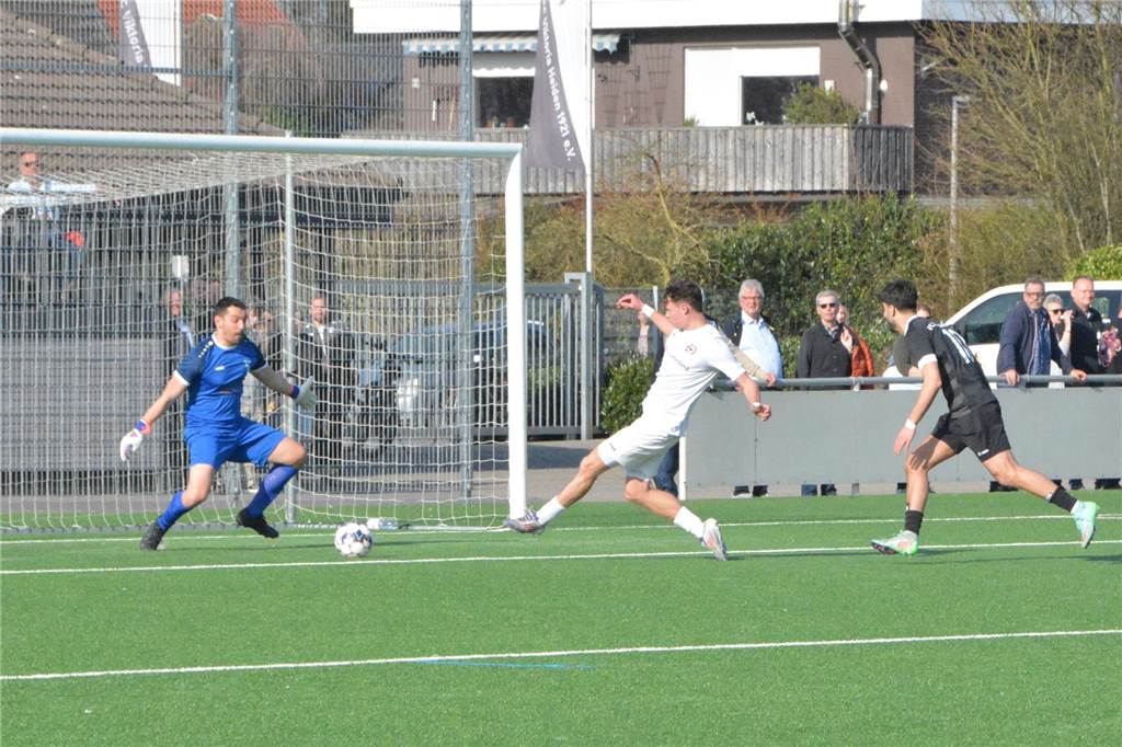 Bezirksliga 11, Viktoria Heiden - SV Lembeck 1:2 (0:1)