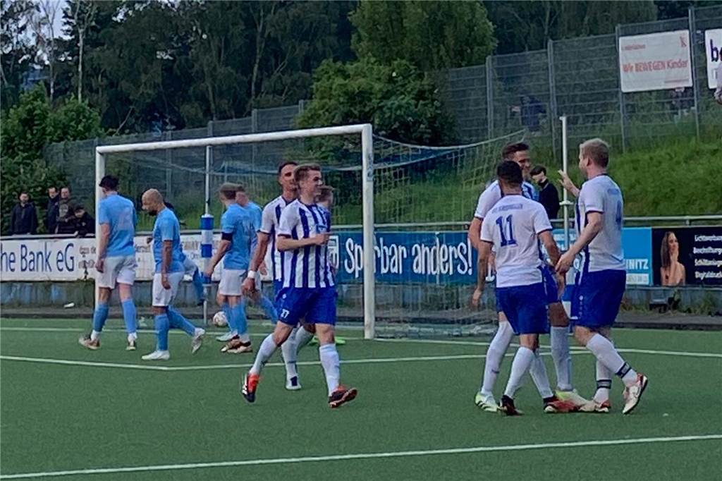 Bezirksliga-Relegation, Spiel 2: TSV Fichte Hagen - VfB Kirchhellen 1:6 (1:1); Kirchhellen damit aufgestiegen.