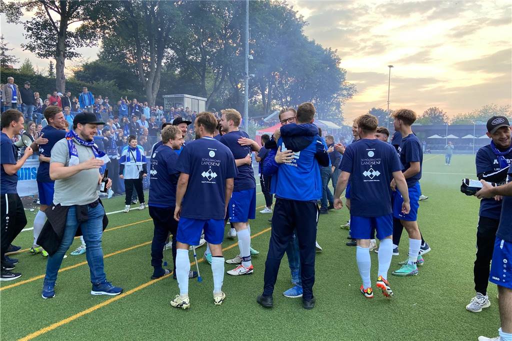 Bezirksliga-Relegation, Spiel 2: TSV Fichte Hagen - VfB Kirchhellen 1:6 (1:1); Kirchhellen damit aufgestiegen.