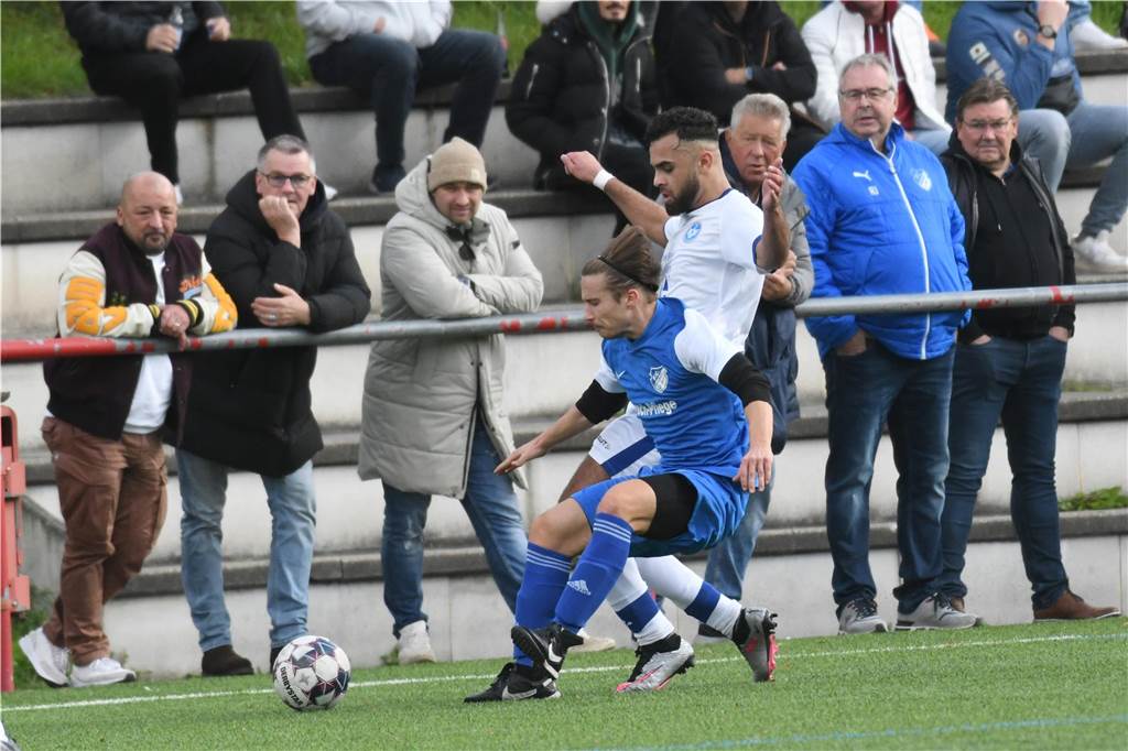 Bezirksliga-Schlusslicht FC Frohlinde kam im Castrop-Rauxeler Derby des zehnten Spieltages nach einem 0:1 zu einem 1:1 beim FC Castrop-Rauxel.
