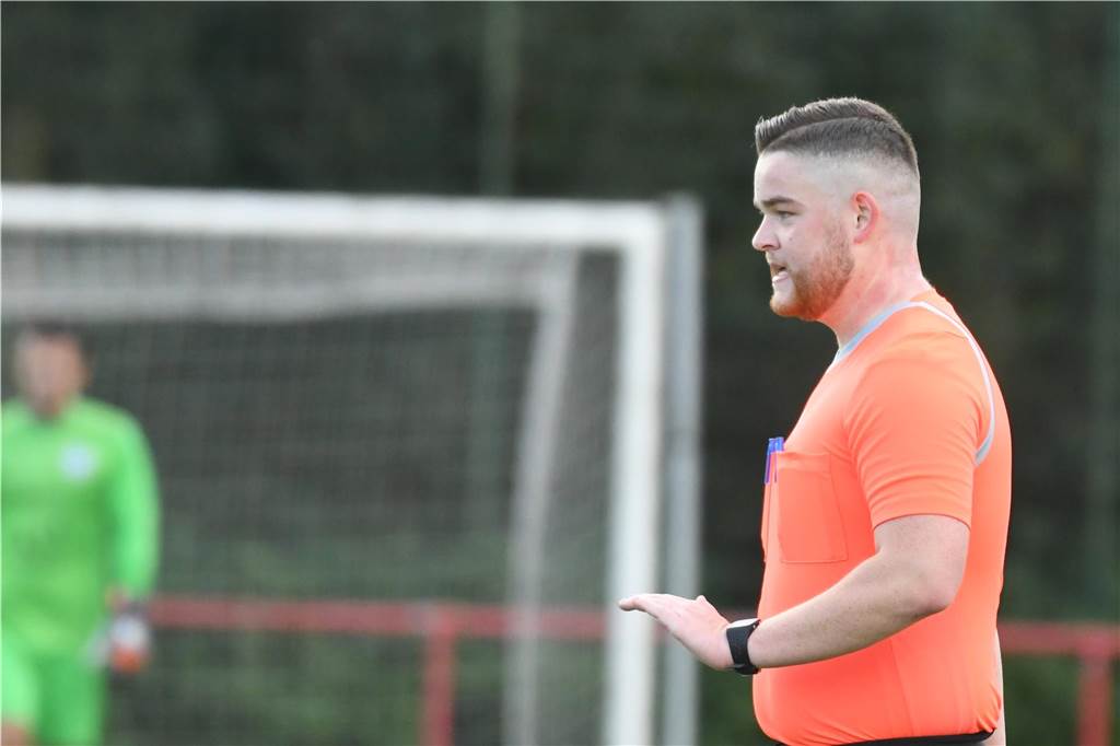 Bezirksliga-Schlusslicht FC Frohlinde kam im Castrop-Rauxeler Derby des zehnten Spieltages nach einem 0:1 zu einem 1:1 beim FC Castrop-Rauxel.