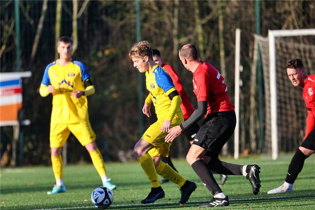 Bezirksligist Spvg Schwerin setzte sich im Testspiel-Derby gegen den SC Arminia Ickern mit 3:1 nach Toren von Nico Chrobok, Neuzugang Lukas Balassas sowie Dawid Lewandowski mit 3:1 (1:0) durch. Für Ickern traf Fabian Pöschl zum 1:2.