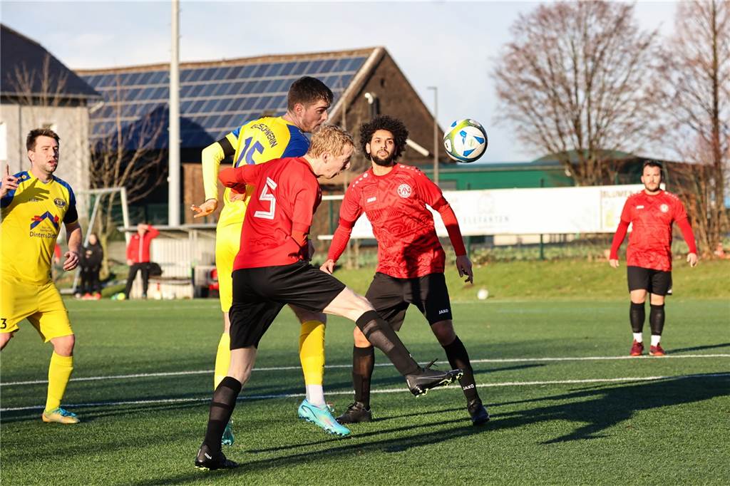 Bezirksligist Spvg Schwerin setzte sich im Testspiel-Derby gegen den SC Arminia Ickern mit 3:1 nach Toren von Nico Chrobok, Neuzugang Lukas Balassas sowie Dawid Lewandowski mit 3:1 (1:0) durch. Für Ickern traf Fabian Pöschl zum 1:2.