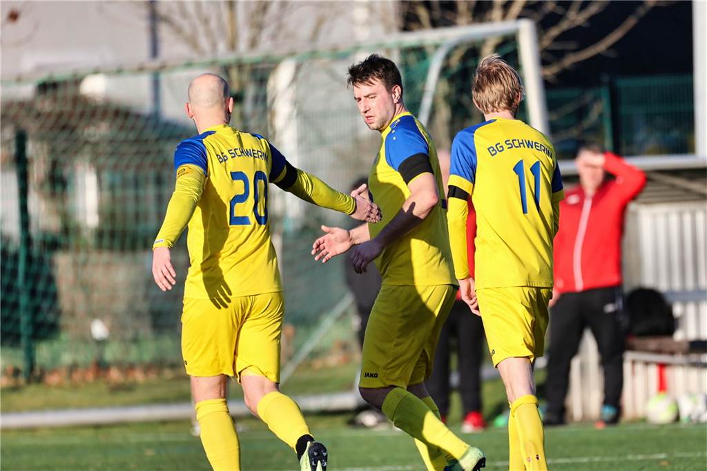 Bezirksligist Spvg Schwerin setzte sich im Testspiel-Derby gegen den SC Arminia Ickern mit 3:1 nach Toren von Nico Chrobok, Neuzugang Lukas Balassas sowie Dawid Lewandowski mit 3:1 (1:0) durch. Für Ickern traf Fabian Pöschl zum 1:2.