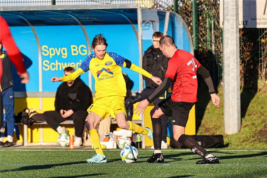 Bezirksligist Spvg Schwerin setzte sich im Testspiel-Derby gegen den SC Arminia Ickern mit 3:1 nach Toren von Nico Chrobok, Neuzugang Lukas Balassas sowie Dawid Lewandowski mit 3:1 (1:0) durch. Für Ickern traf Fabian Pöschl zum 1:2.