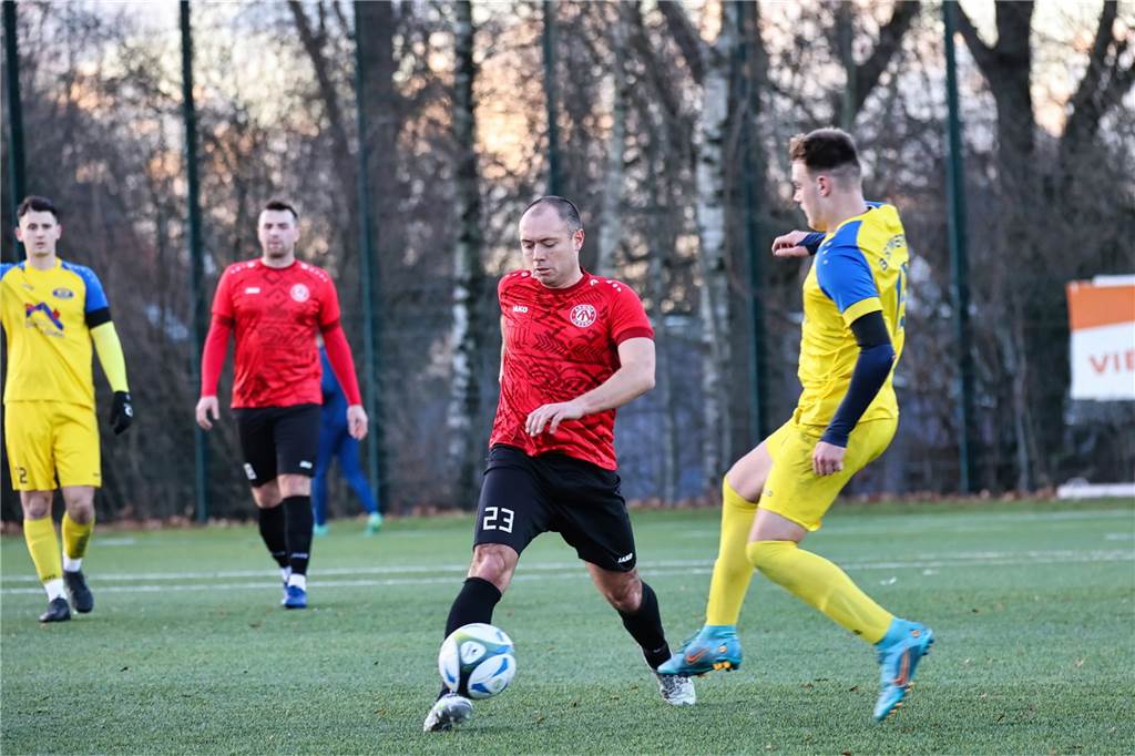 Bezirksligist Spvg Schwerin setzte sich im Testspiel-Derby gegen den SC Arminia Ickern mit 3:1 nach Toren von Nico Chrobok, Neuzugang Lukas Balassas sowie Dawid Lewandowski mit 3:1 (1:0) durch. Für Ickern traf Fabian Pöschl zum 1:2.