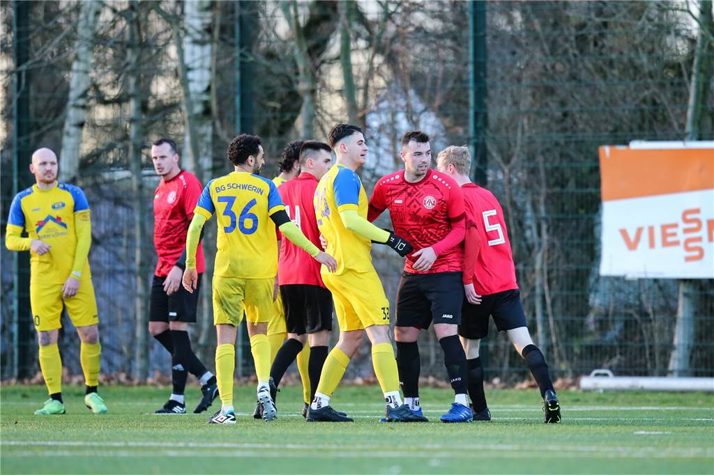 Bezirksligist Spvg Schwerin setzte sich im Testspiel-Derby gegen den SC Arminia Ickern mit 3:1 nach Toren von Nico Chrobok, Neuzugang Lukas Balassas sowie Dawid Lewandowski mit 3:1 (1:0) durch. Für Ickern traf Fabian Pöschl zum 1:2.
