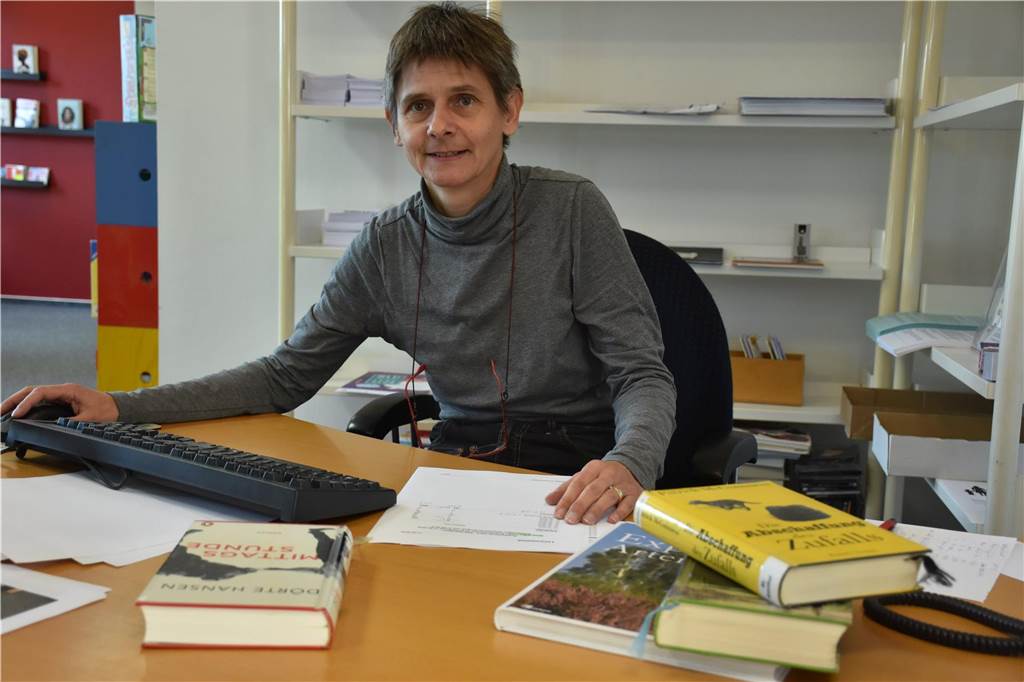 Bibliothek geht neue Wege: Neben Büchern nun auch Saatgut-Verleih Bibliotheksleiterin Margit Breiderhoff und ihr Team verleihen künftig nicht nur Medien, sondern auch Saatgut.