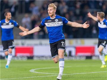 Bielefelds Andreas Vogelsammer bejubelt sein Tor zum 1:0 gegen den VfL Bochum. Foto: Guido Kirchner
