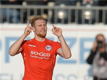 Bielefelds Andreas Voglsammer bejubelt sein Tor zum 1:0 gegen den SV Sandhausen. Foto: Deniz Calagan