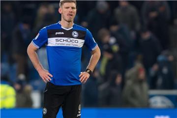 Bielefelds Fabian Klos mit dem Logo des Sponsors "Schüco" auf dem Trikot. Foto: Guido Kirchner