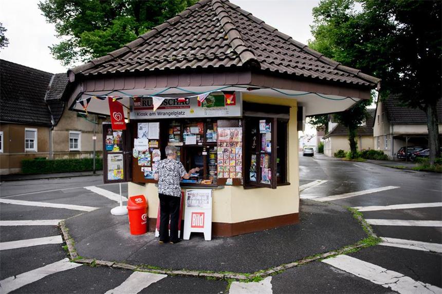 Bier bekommt man in Dortmund an jeder Ecke - etwa am Kiosk mitten auf dem Wrangelplatz in Obereving.
