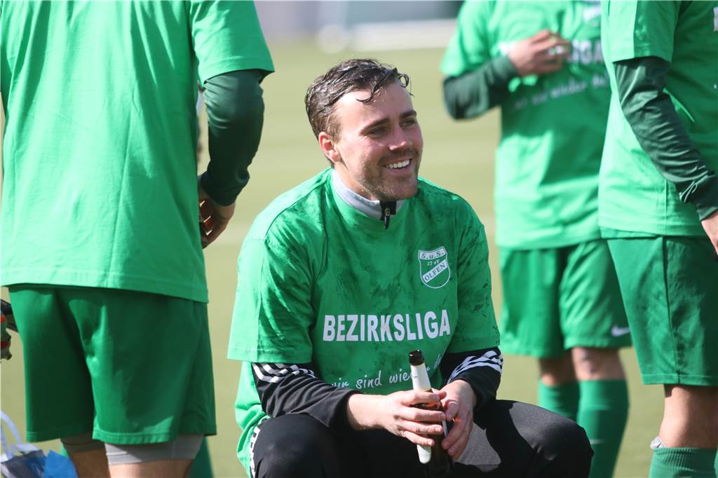 Torwart André Milewzyk hört am Saisonende auf - SuS Olfen sucht eine neue Nummer eins Bierdusche: André Milewzyk nach der geschafften Meisterschaft im Kreis Ahaus/Coesfeld.