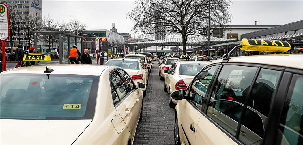 mytaxi, Uber, Taxi-Zentrale – Kampf um die Fahrgäste in NRW