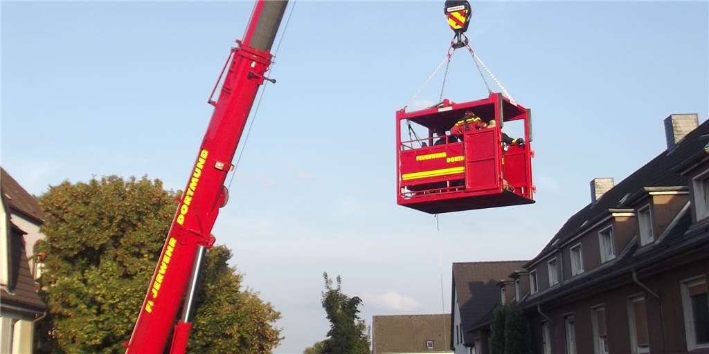 Wie die Höhenretter und Bergungsspezialisten der Feuerwehr Schwergewichte retten Wie die Höhenretter und Bergungsspezialisten der Feuerwehr Schwergewichte retten