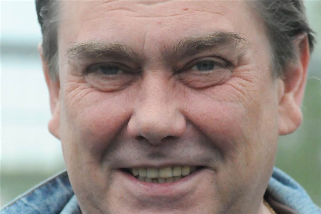 Reportage von 2018: Ex-Berufsfußballer Norbert Witczak heftet das Lokalderby ab