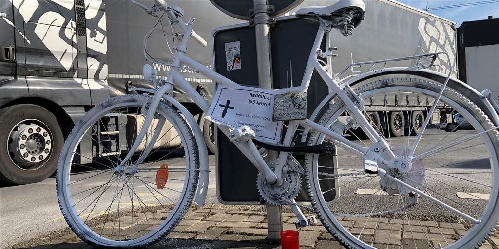 Radweg auf der Schützenstraße erfüllt seit Jahren Sicherheits-Kriterien nicht Radweg auf der Schützenstraße erfüllt seit Jahren Sicherheits-Kriterien nicht
