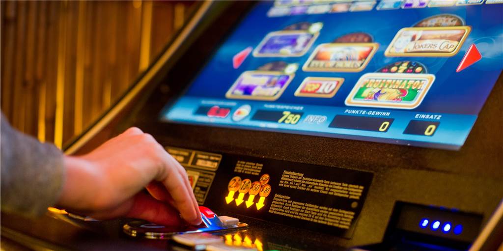 „Ich hab mich betäubt in den Spielhallen, saß die ganze Nacht dort“ „Ich hab mich betäubt in den Spielhallen, saß die ganze Nacht dort“