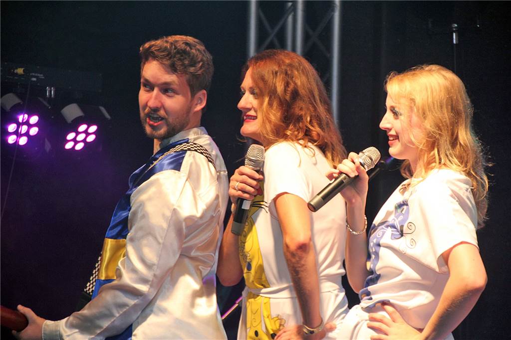 ABBA Unforgettable lockt 1000 Besucher in die Freilichtbühne
