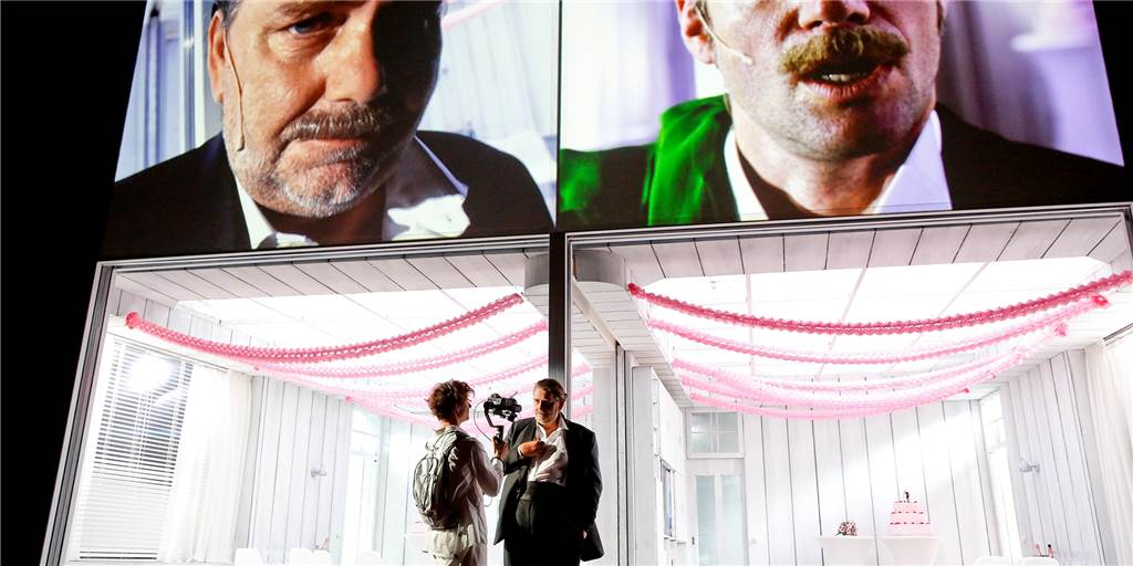 Ist das Dortmunder Theaterstück „Parallelwelt“ teurer Senf oder tolles Theater?