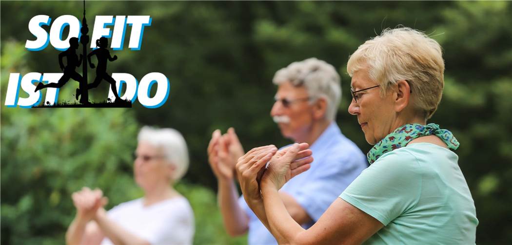 Unterwegs mit Senioren, die sich mit Qigong und Walking weiter fit halten Unterwegs mit Senioren, die sich mit Qigong und Walking weiter fit halten