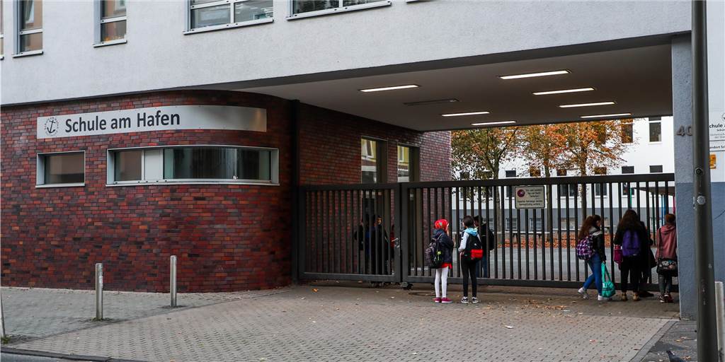 Wer an dieser Hauptschule zu spät kommt, muss draußen bleiben Wer an dieser Hauptschule zu spät kommt, muss draußen bleiben