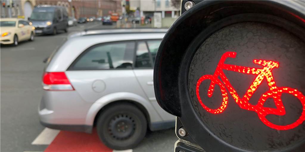 Radwege sollen auf Dortmunder Kreuzungen besser sichtbar sein Radwege sollen auf Dortmunder Kreuzungen besser sichtbar sein