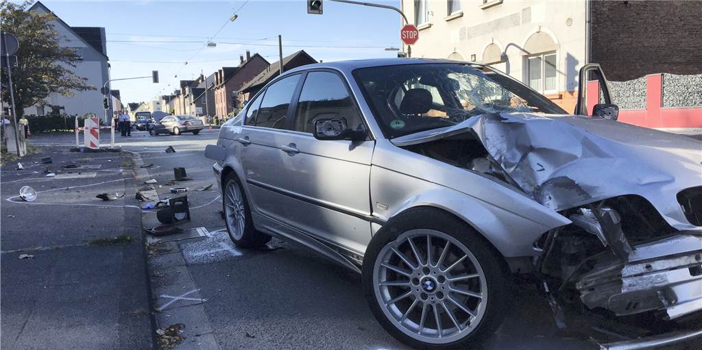 Ein Unfall löst ein Ampelchaos auf der B235 und vier weitere Unfälle aus Ein Unfall löst ein Ampelchaos auf der B235 und vier weitere Unfälle aus