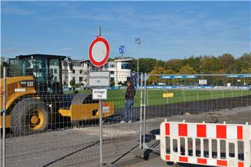Schalke baut an seiner Zukunft - und auf dem Vereinsgelände rollen die Bagger