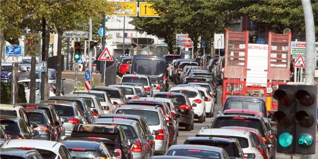E-Taxis, LKW-Routen und mehr Fahrradständer sollen Dieselfahrverbot in Dortmund verhindern E-Taxis, LKW-Routen und mehr Fahrradständer sollen Dieselfahrverbot in Dortmund verhindern