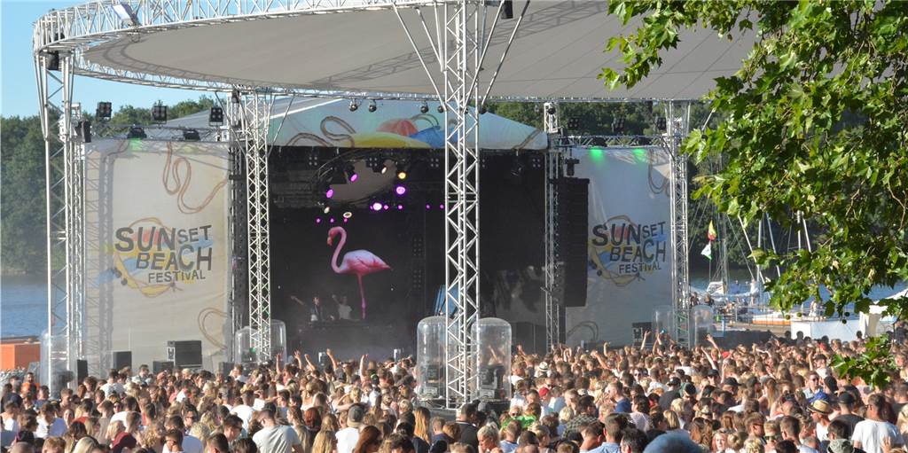 Wir verlosen bis Donnerstag Tickets fürs Sunset-Beach-Festival 2019 Wir verlosen bis Donnerstag Tickets fürs Sunset-Beach-Festival 2019