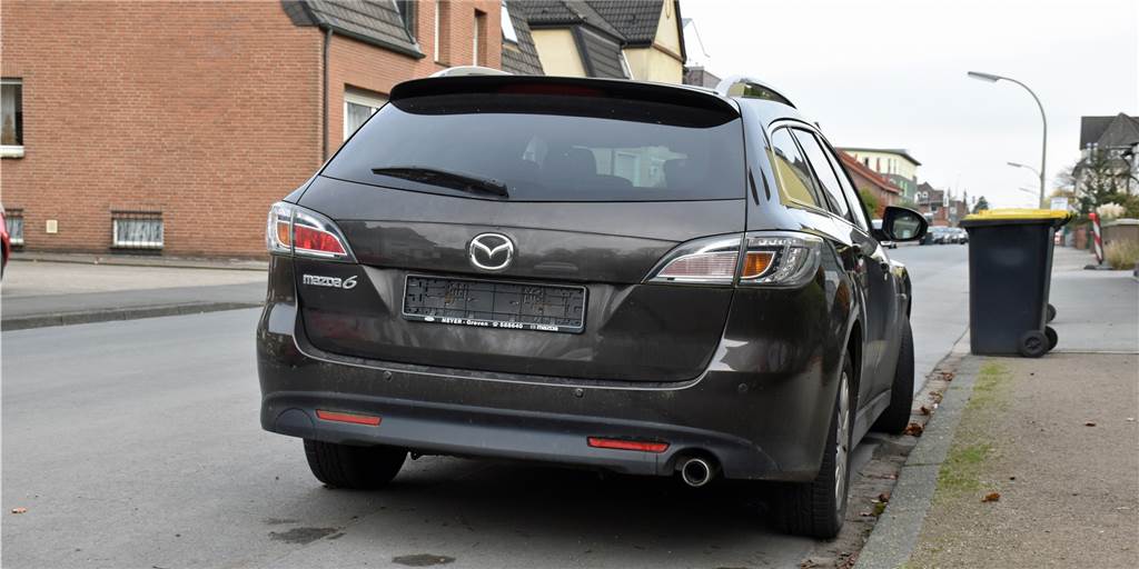 Herrenloser Mazda nervt Anwohner der Freiherr-vom-Stein-Straße Herrenloser Mazda nervt Anwohner der Freiherr-vom-Stein-Straße