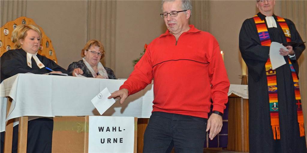 Presbyterium wählt einstimmig Kira Engel aus Herford zur neuen Pfarrerin Presbyterium wählt einstimmig Kira Engel aus Herford zur neuen Pfarrerin
