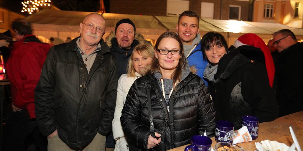 So war der Samstag beim Olfener Adventsmarkt