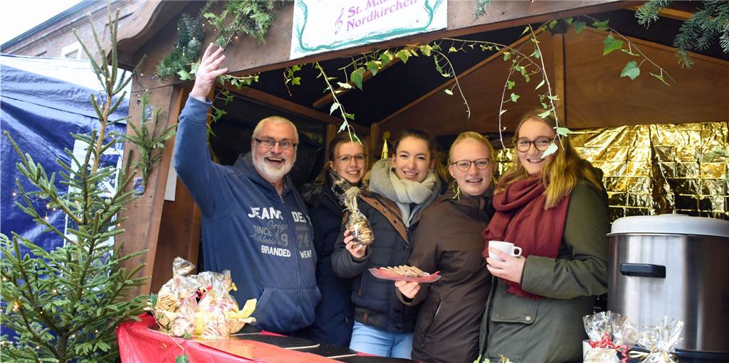 Der Adventsmarkt in Nordkirchen war ein spannender Mix aus Ständen, Musik und Einkaufmeile Der Adventsmarkt in Nordkirchen war ein spannender Mix aus Ständen, Musik und Einkaufmeile
