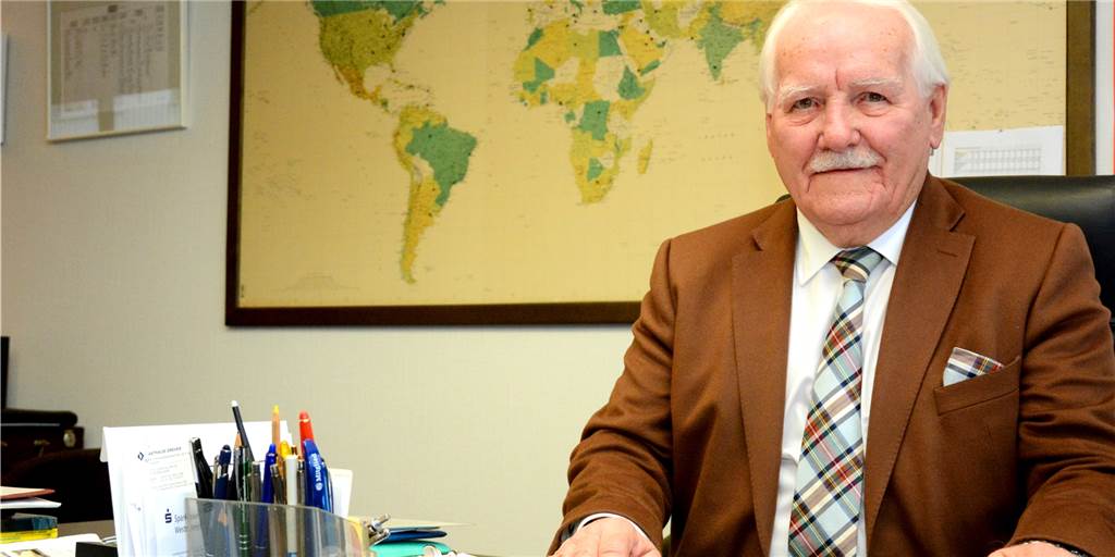 Dieter Bauer erhält Preis von Münsterland Zeitung und Sparkasse Westmünsterland Dieter Bauer erhält Preis von Münsterland Zeitung und Sparkasse Westmünsterland