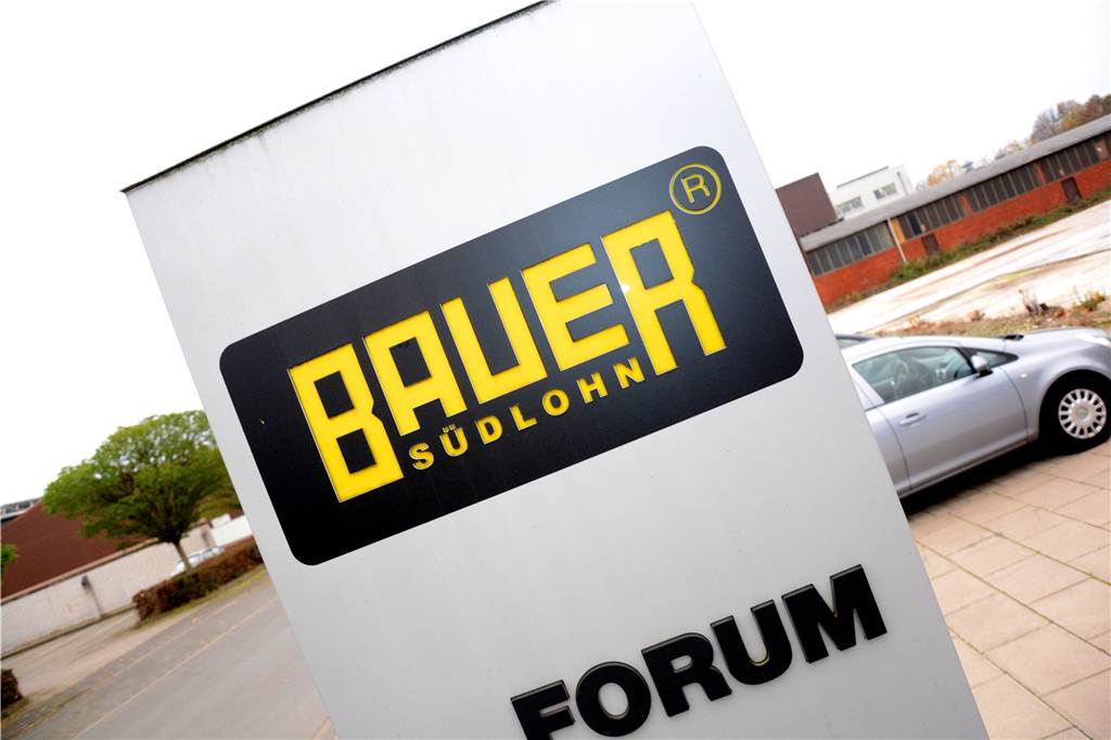 Dieter Bauer erhält Preis von Münsterland Zeitung und Sparkasse Westmünsterland Dieter Bauer erhält Preis von Münsterland Zeitung und Sparkasse Westmünsterland
