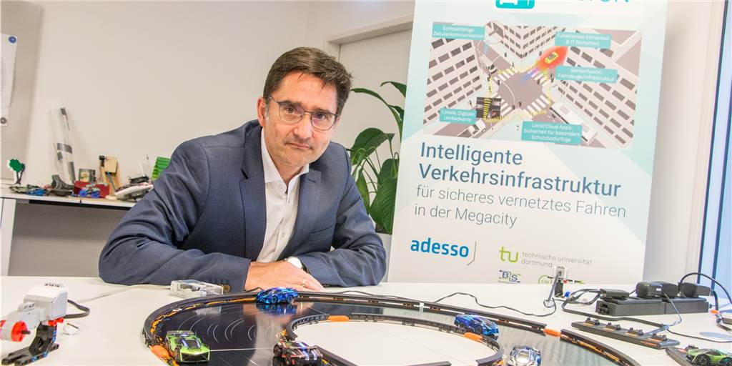 Autofahrer, Radfahrer, Fußgänger – die Kreuzung der Zukunft denkt für alle mit