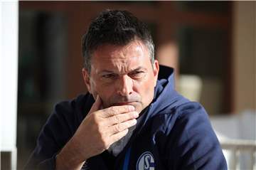 Christian Heidel ist noch immer auf Spielersuche - und hat noch Hoffnung beim Thema Harit