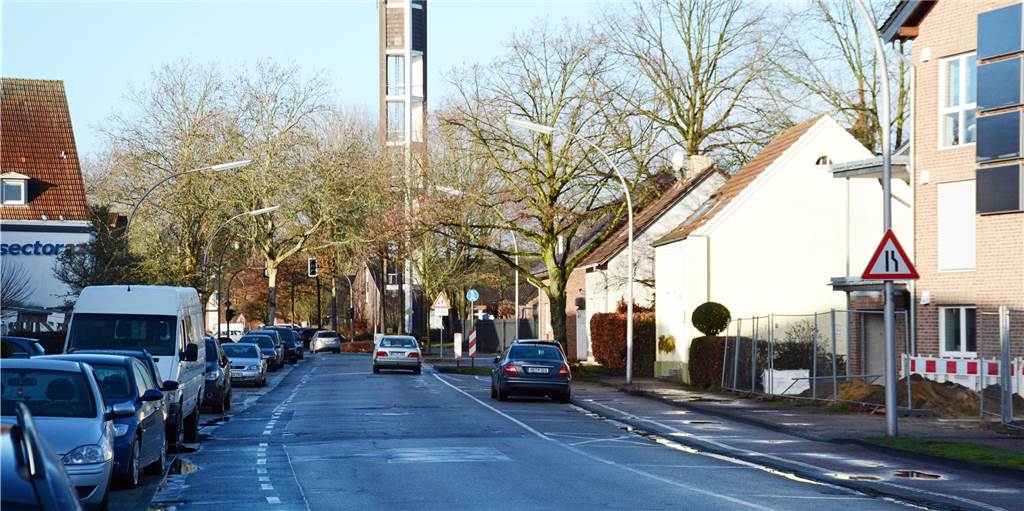 Anlieger der Klosterstraße und der Luisenstraße wehren sich gegen Straßenbaubeiträge Anlieger der Klosterstraße und der Luisenstraße wehren sich gegen Straßenbaubeiträge