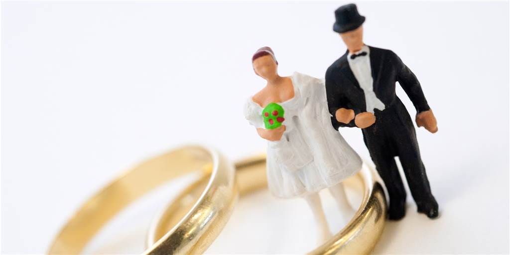 Die Braut fragt sich: Möchte ich nur heiraten oder auch verheiratet sein? Die Braut fragt sich: Möchte ich nur heiraten oder auch verheiratet sein?